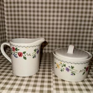 Farberware “English garden “stoneware creamer Sugar Bowl with Floral Accent